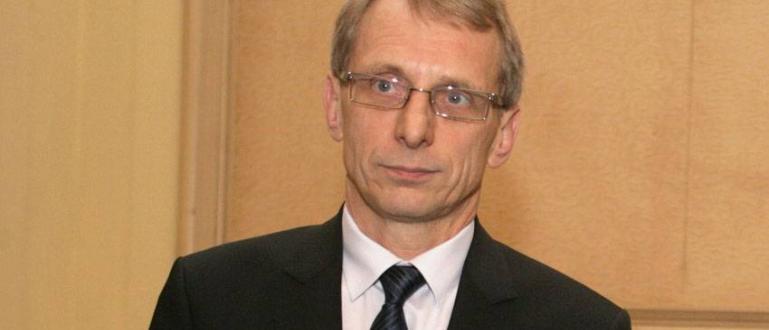 Денков с коментар за удължаването на учебната година